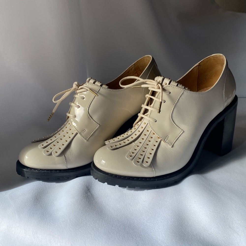 Chic Cream Women's Heeled Oxfords - Picture 3 of 5